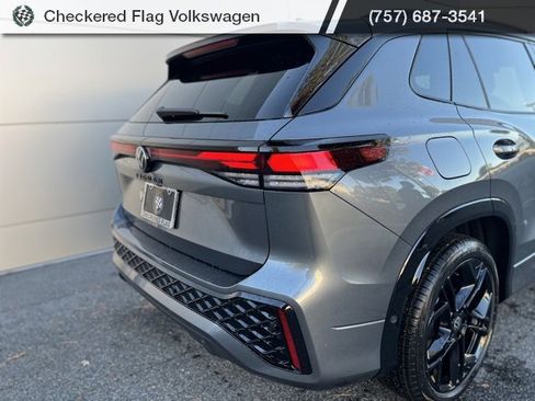 New 2026 Volkswagen Tiguan SE R-Line image 8