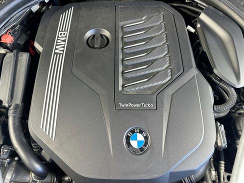 Used 2022 BMW 740i w/ Interior Design Package image 32