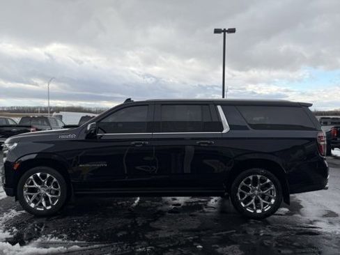 Used 2022 Chevrolet Suburban High Country image 5