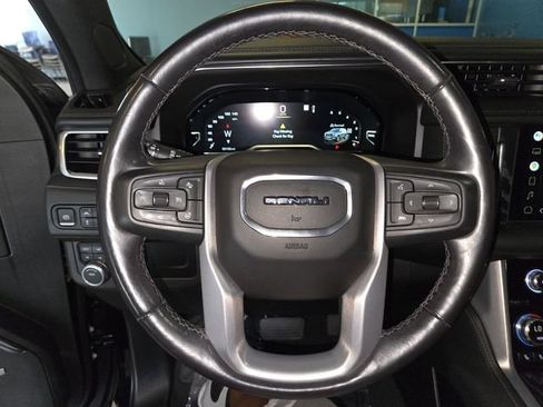 Used 2022 GMC Yukon XL Denali AWD/4WD image 14