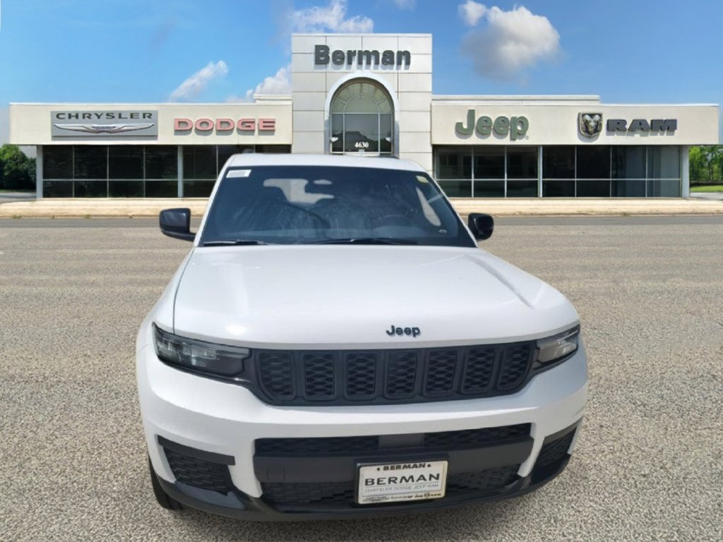 Used 2025 Jeep Grand Cherokee L Altitude AWD/4WD image 2