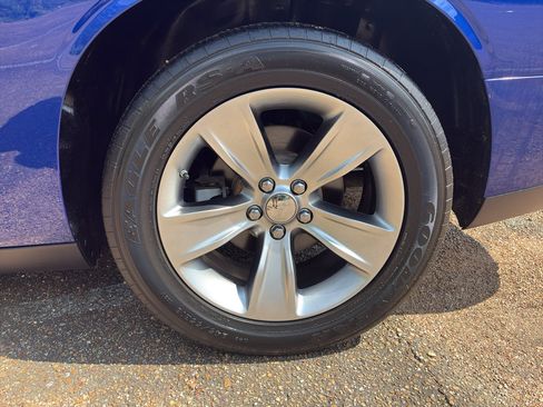 Used 2022 Dodge Challenger SXT RWD image 24