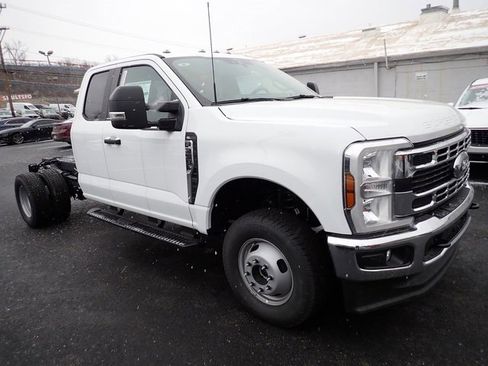 New 2025 Ford F350 XL w/ XL Chrome Package image 9