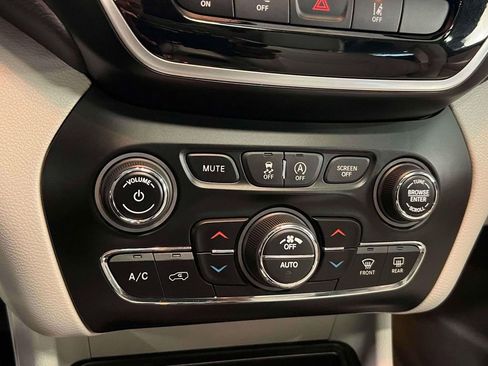 Used 2022 Jeep Cherokee Limited w/ Elite Package image 32