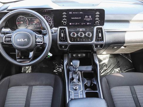 Used 2022 Kia Sorento LX FWD image 13
