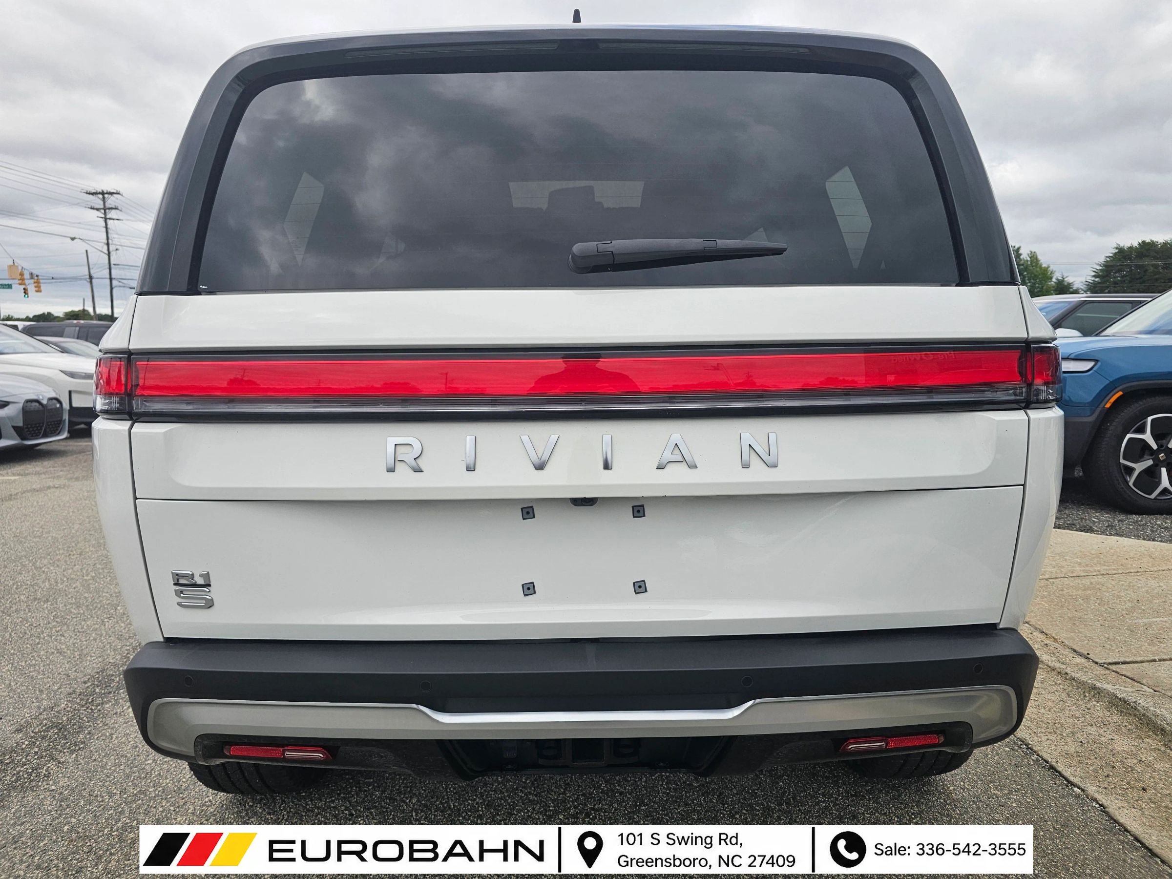 Used 2025 Rivian R1S Adventure Dual AWD/4WD image 4