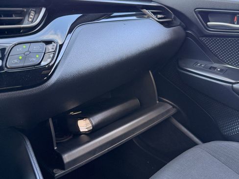 Used 2018 Toyota C-HR XLE FWD image 31