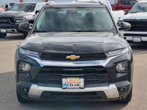 Used 2023 Chevrolet TrailBlazer LT w/ Convenience Package AWD/4WD image 2