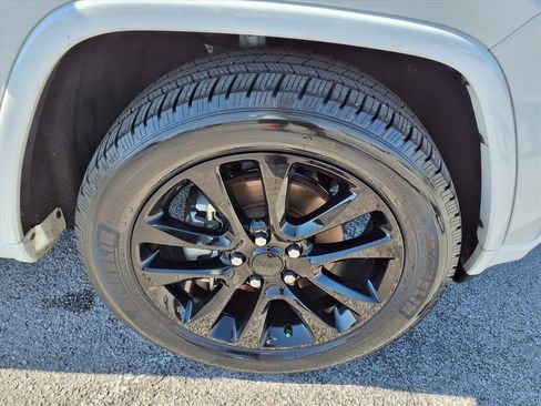 Used 2020 Jeep Grand Cherokee Altitude image 9