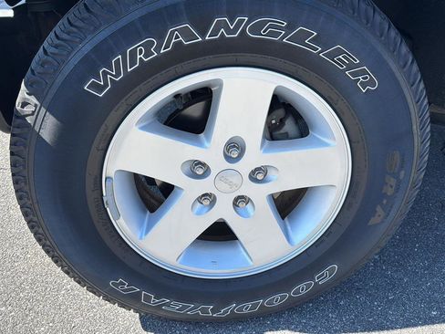 Used 2018 Jeep Wrangler Sport AWD/4WD image 9