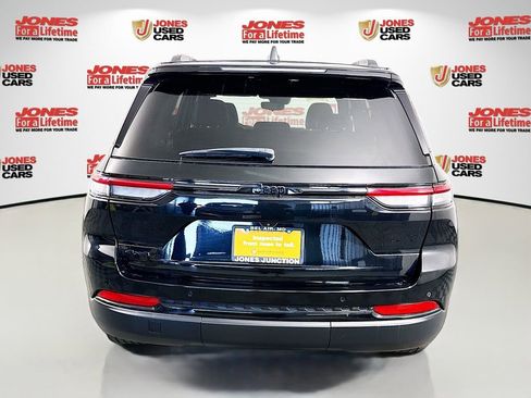 Used 2023 Jeep Grand Cherokee Altitude AWD/4WD image 15