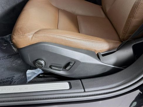 Used 2025 Volvo V60 B5 Cross Country Plus image 22