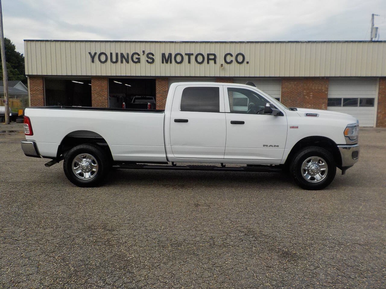 Used 2022 RAM 2500 Tradesman w/ Chrome Appearance Group AWD/4WD image 7