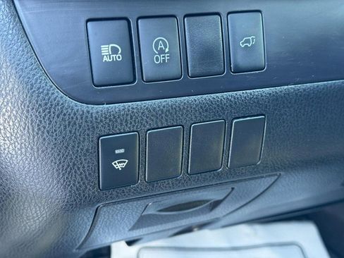 Used 2018 Toyota Highlander SE image 17