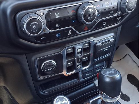 Used 2023 Jeep Wrangler Unlimited Sahara AWD/4WD image 7
