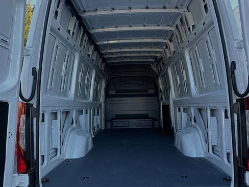 New 2024 Mercedes-Benz eSprinter 170 Cargo image 10