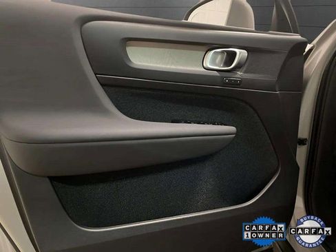 Used 2025 Volvo XC40 B5 Plus image 33