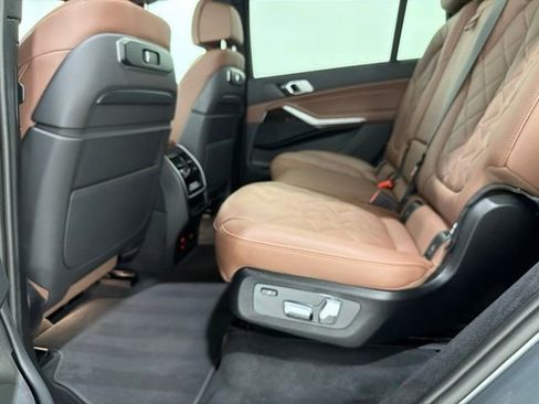 Certified 2024 BMW X7 xDrive40i w/ M Sport Package AWD/4WD image 17