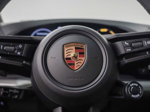 Used 2025 Porsche Cayenne E-Hybrid w/ Premium Package image 27