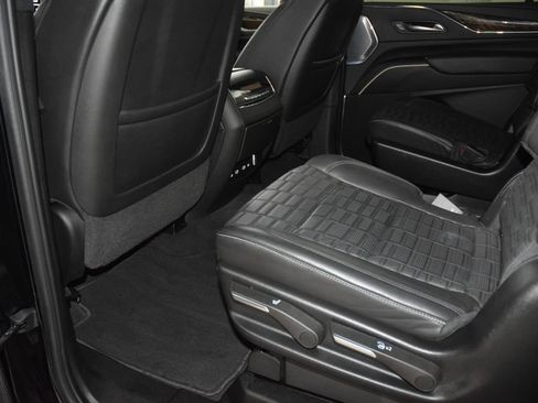 Used 2024 Cadillac Escalade ESV Premium Luxury Platinum AWD/4WD image 42