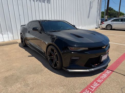 Used 2018 Chevrolet Camaro SS RWD image 9