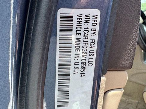 Used 2021 Jeep Grand Cherokee Overland AWD/4WD image 25