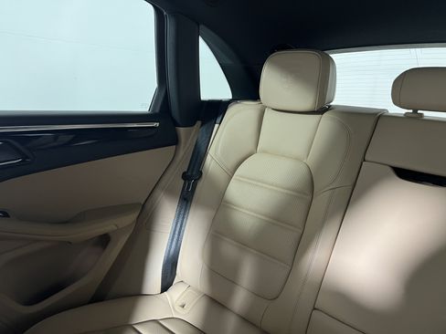 Certified 2026 Porsche Macan AWD/4WD image 15