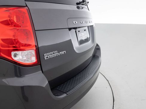 Used 2017 Dodge Grand Caravan SE FWD image 16