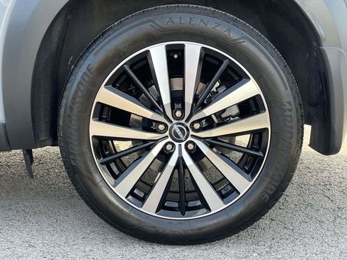 Used 2025 Nissan Pathfinder Platinum FWD image 11