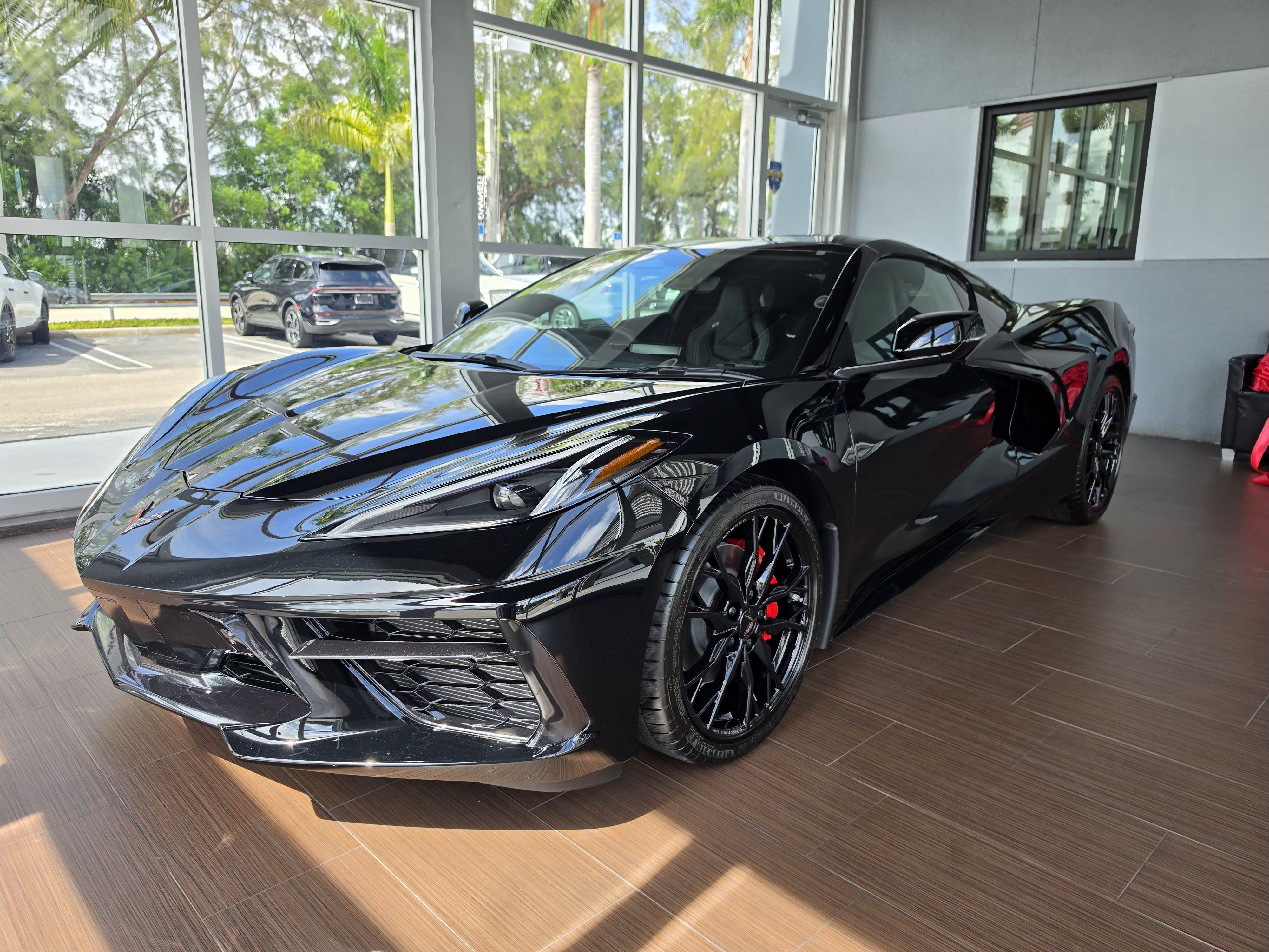 Used 2025 Chevrolet Corvette Stingray Preferred Cpe w/ 2LT RWD image 2