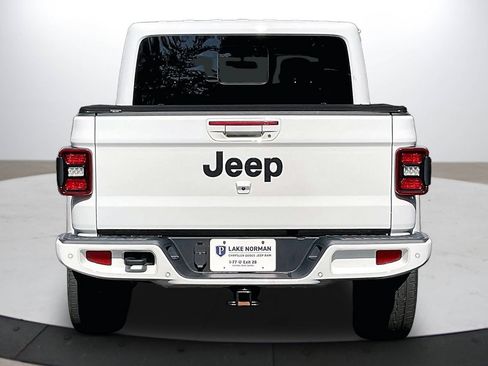 Used 2022 Jeep Gladiator Overland AWD/4WD image 8