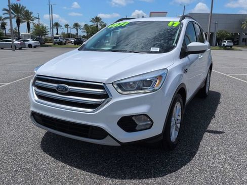Used 2017 Ford Escape SE w/ Equipment Group 201A FWD image 8