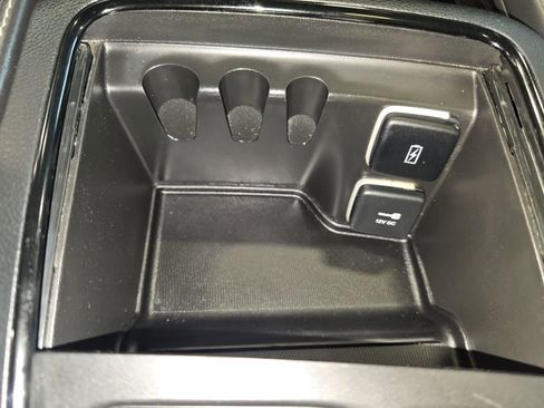 Used 2025 Chrysler Pacifica Limited FWD image 22