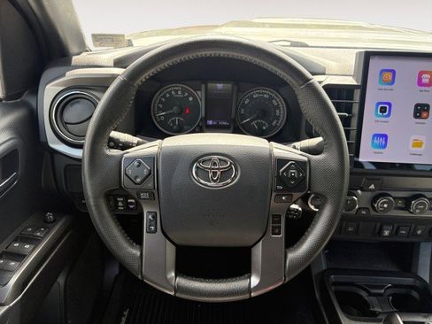 Used 2020 Toyota Tacoma TRD Sport w/ Blackout Package AWD/4WD image 8