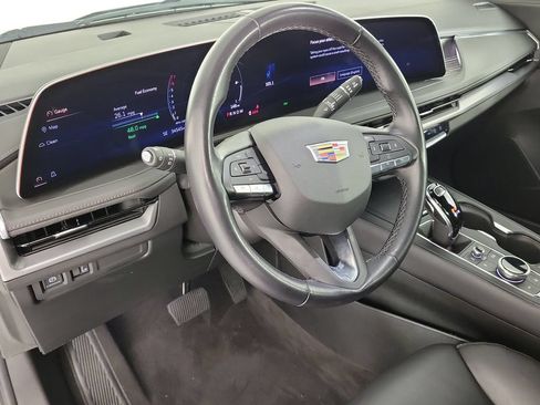 Used 2025 Cadillac XT4 Premium Luxury FWD image 16