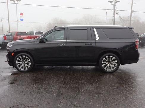 Used 2023 Chevrolet Suburban High Country image 31