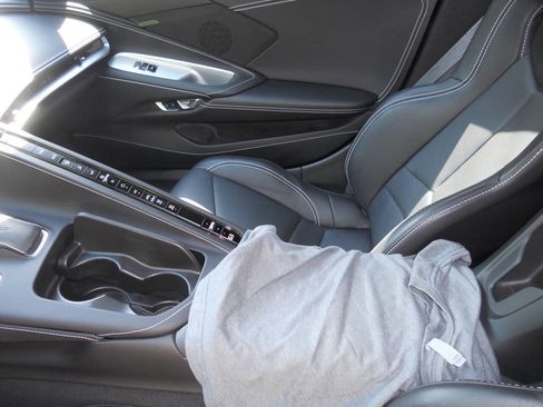 Used 2022 Chevrolet Corvette Stingray Convertible w/ Z51 Performance Package image 13