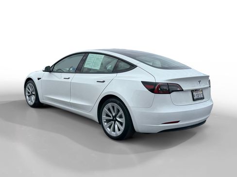 Used 2023 Tesla Model 3 Standard Range image 3