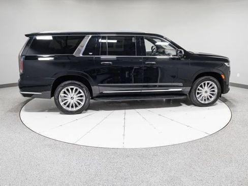 Used 2023 Cadillac Escalade ESV Premium Luxury image 33