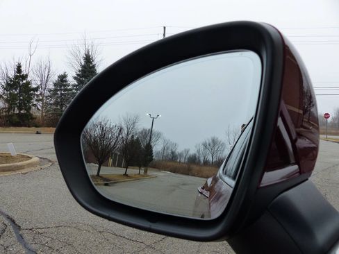 Used 2023 Buick Envision Avenir image 45