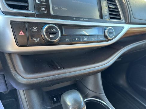 Used 2017 Toyota Highlander Limited image 33