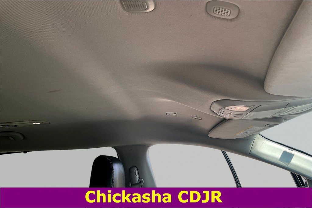 Used 2023 Chrysler Pacifica Touring-L FWD image 27