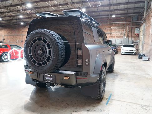 Used 2025 Land Rover Defender 110 image 18
