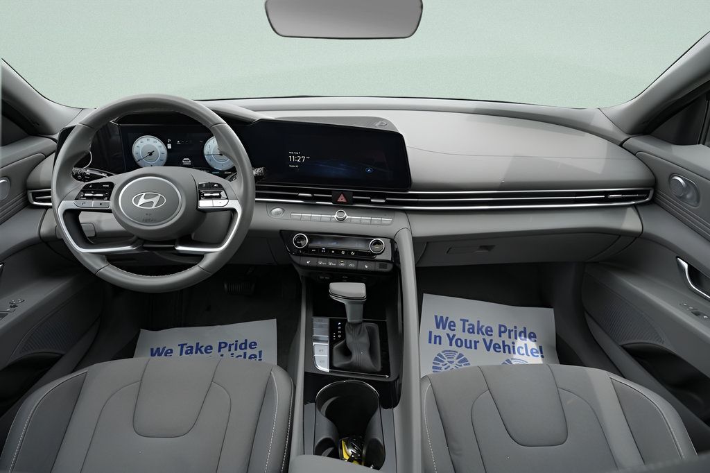 Certified 2024 Hyundai Elantra SEL w/ Convenience Package FWD image 16