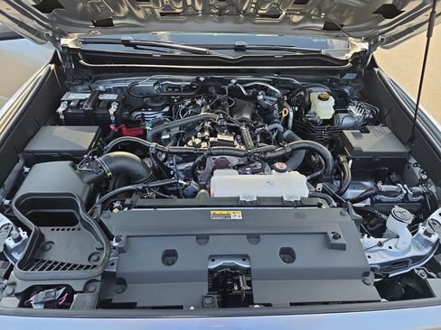 Used 2025 Toyota Tacoma SR5 AWD/4WD image 30