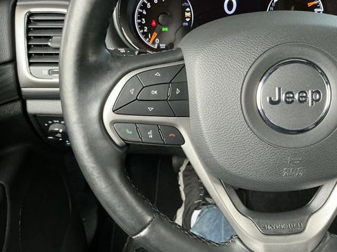 Used 2020 Jeep Grand Cherokee Laredo w/ 18" Wheel & 8.4" Radio Group image 12