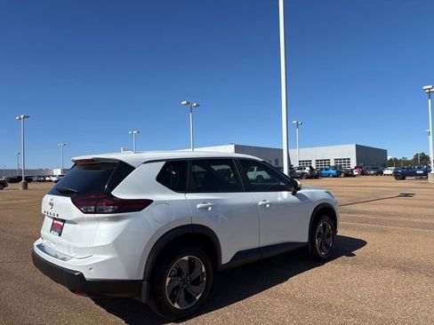 New 2026 Nissan Rogue SV FWD image 4