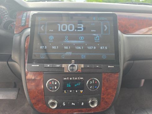 Used 2012 Chevrolet Suburban LT AWD/4WD image 36