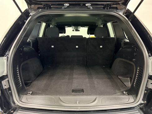 Used 2019 Jeep Grand Cherokee Laredo AWD/4WD image 6