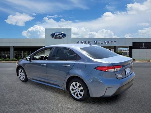 Used 2023 Toyota Corolla LE w/ LE Convenience Package FWD image 3